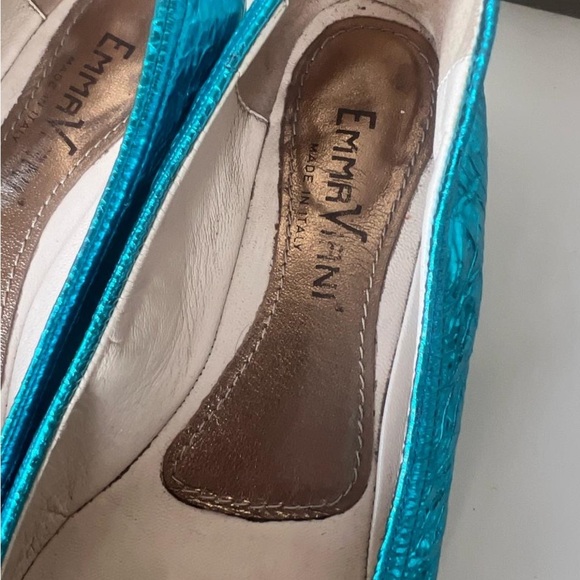 MADE IN ITALY EMMA VIANI Vibrant Blue Women's Shoes with Floral Accent - Picture 2 of 11